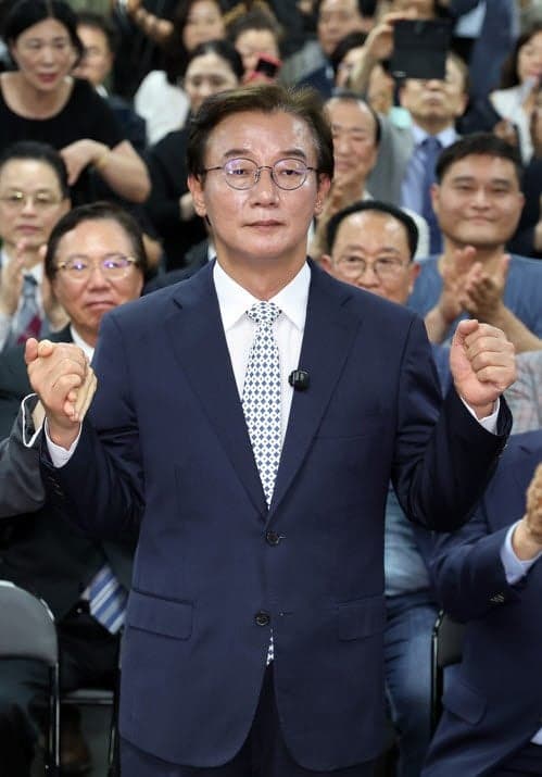 전재수 부산시장 당선 "변화 선택한 뜻 무겁게 받들 것"…민주당 8년 만에 부산 탈환