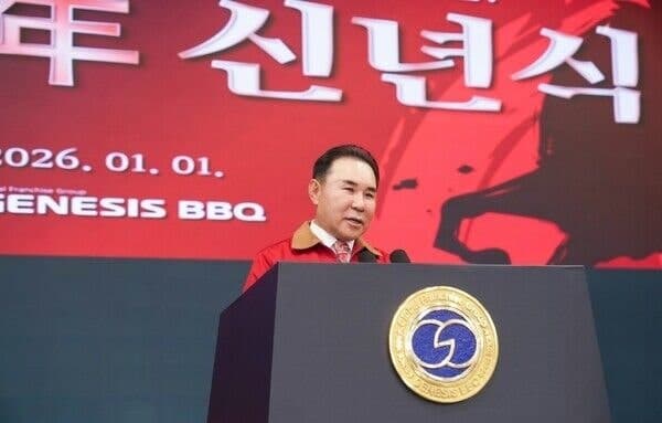 검찰, BBQ 윤홍근 회장 '자녀 유학비 횡령 의혹' 최종 불기소…제보자 말 바꿔 무혐의
