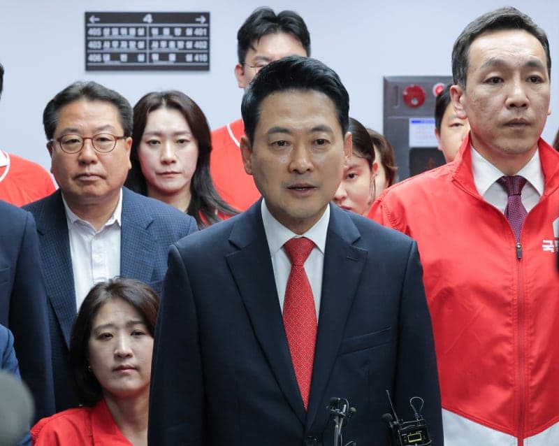 장동혁 "선거무효소송 준비 중"…선관위 항의 방문 "개표 중단해야"
