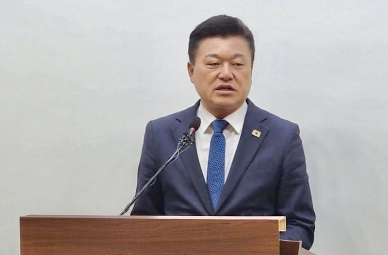 신용한 충북지사 당선인, 충혼탑 참배 후 "도정 변화 지금부터 시작" 예고