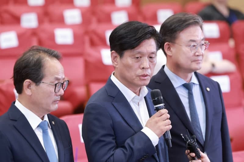 민주당 "아쉬움 있지만 승리…선관위 사무총장 거취 고민해야"