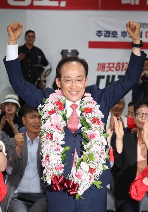 김부겸 "개인의 패배…변화 열망한 대구 시민의 패배 아냐" 추경호 당선 축하