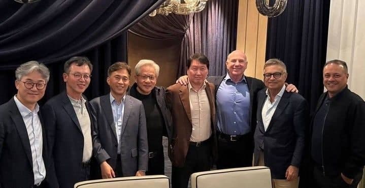 "이번엔 로봇이다" 젠슨 황, 오늘 한국 도착…총수와 삼겹살 굽고 잠실마운드도 오른다