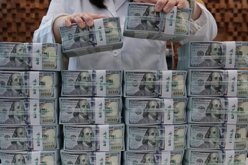 환율, 야간 거래서 1550원 돌파…“금융위기 이후 17년 만에 최고치”