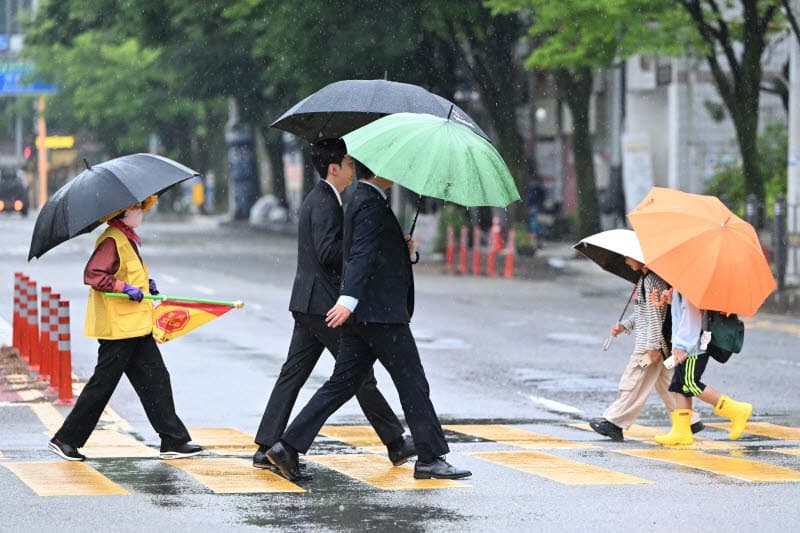 전국 비 그치고 맑아짐, 주말부터 더위 주춤