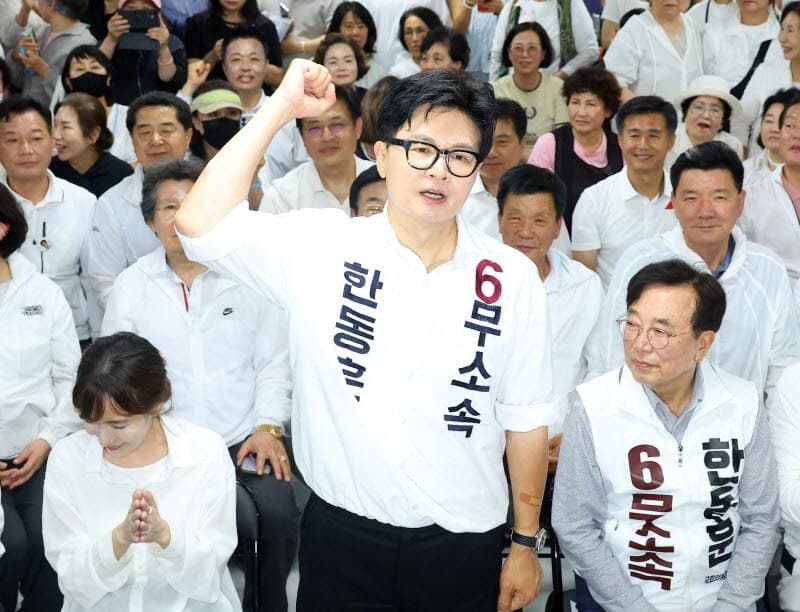 한동훈 "이재명 폭주 막고 보수 재건"…국회 첫 등원, 국힘 복당 의지