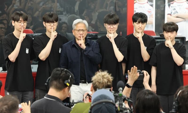 젠슨 황·최태원·구광모·이해진 '형님회동' 홍대 불금 즐기다...1차 삼소 2차 치맥