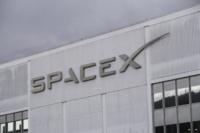 스페이스X, S&P500 조기 편입 무산…"규칙 예외 없다"