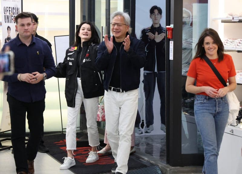 배경훈 부총리, 젠슨 황 만난다…"한국에 선물 가져왔다" GPU 보따리 풀까