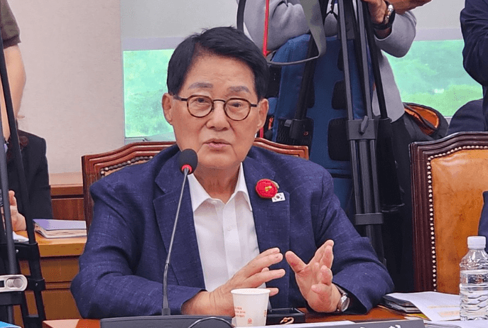 박지원 "국민이 '李 잘한다고 까불지 마' 민주당에 경고"
