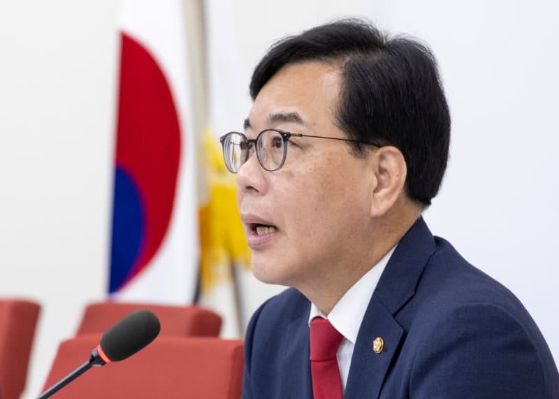 송언석, 국힘 원내대표직 사퇴 "국민 뜻 받들어 새 출발 필요"
