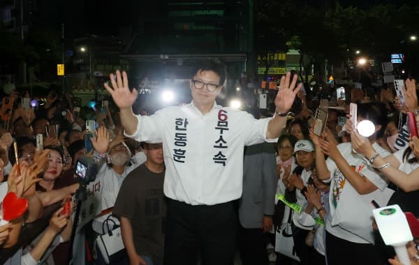'첫 등원' 한동훈, 초선 의정활동 시작…복당은 '속도 조절'