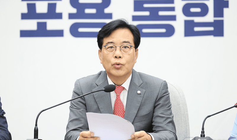국힘 송언석 원내대표 사퇴 "당 재건 과제 아직 이루지 못해"