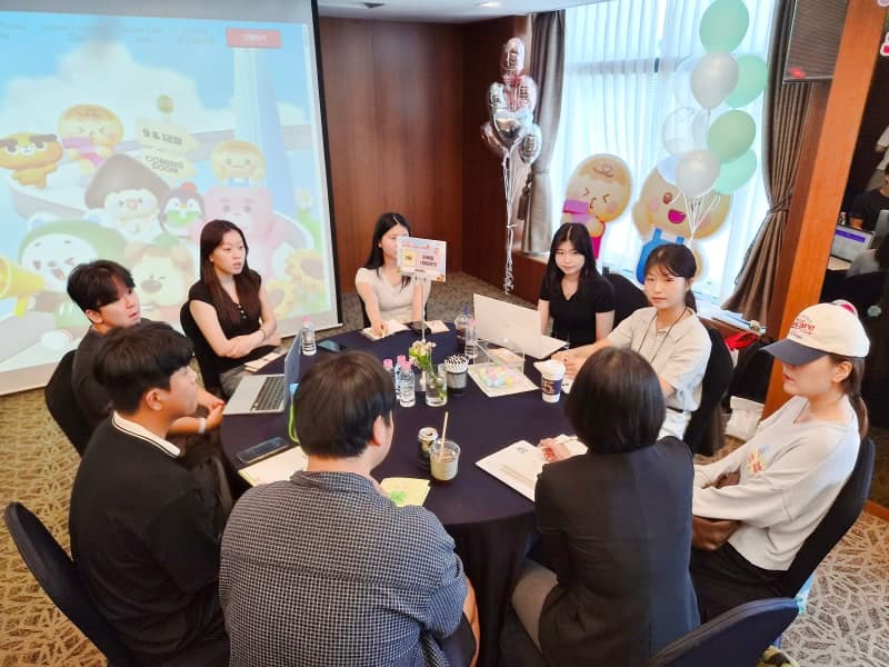 롯데, 수도권 '채용 쏠림' 깨고 부산서 잡카페 열어 지역 인재 선점 나서