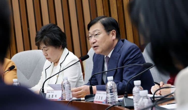 정점식, 국힘 원내대표 출마 "李정권에 단호히 맞설 것"
