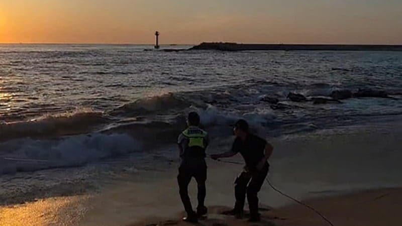 강릉 해변 파도 휩쓸림, 사진 찍던 여성 1명 사망