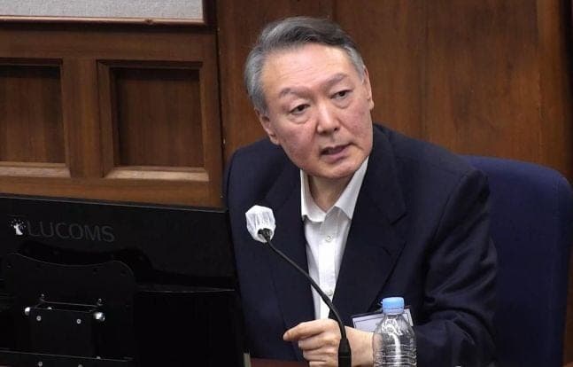 윤석열, '계엄 정당화 지시' 특검 첫 소환