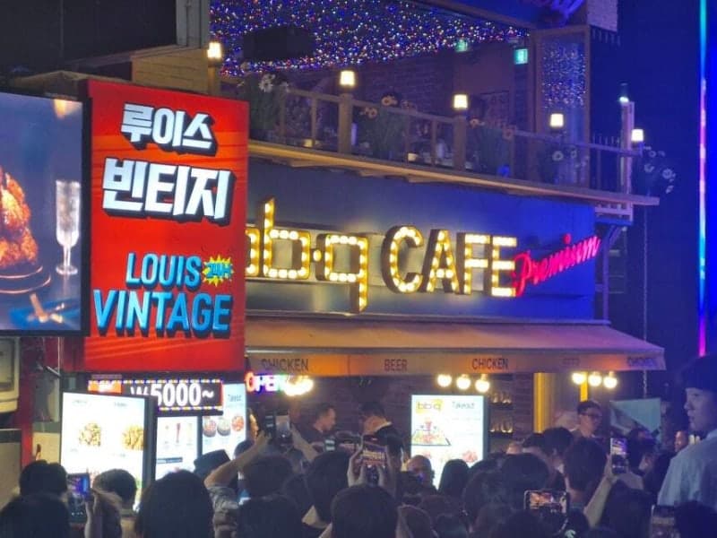 “사전 협의 없던 방문”…BBQ, 젠슨 황 품고 ‘K치킨’ 글로벌 홍보 기대