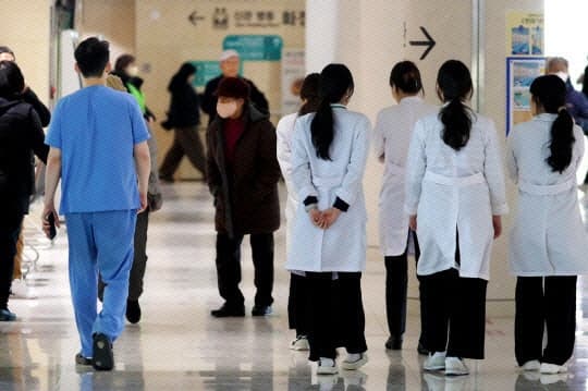 사직 전공의들 "사직서 수리 금지로 손해" 주장 2심도 패소…법원 "의료공백 우려 컸다"