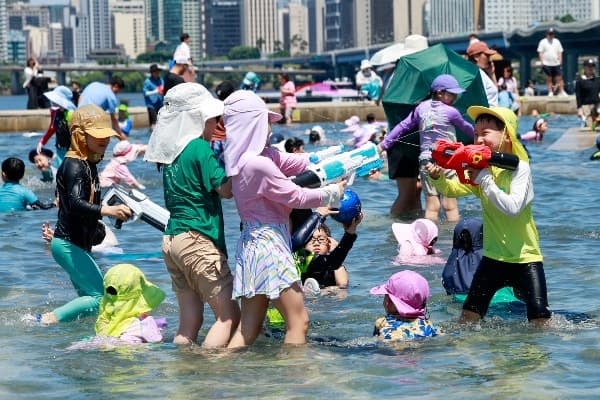 현충일 맑고 낮 최고 30도 '초여름' 날씨…큰 일교차 유의