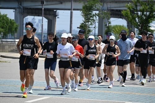 현충일, 경찰·시민 100여 명 6.6km 기부 러닝…순직·공상 경찰 가족 지원