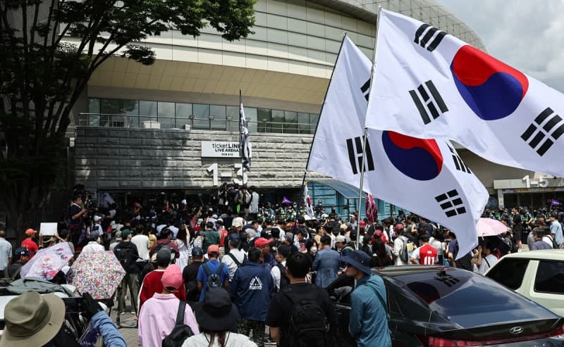 "투표용지 부족할라" 오전에 알았는데…행안부엔 5시간 뒤 공유된 '칸막이' 행정