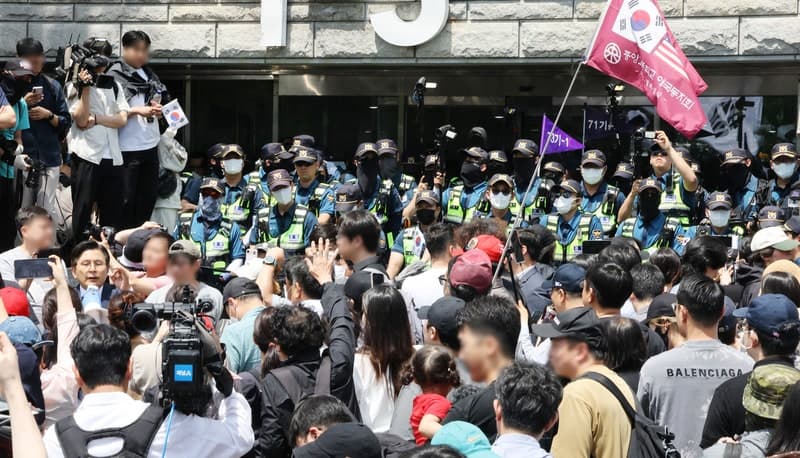 "재선거" 잠실 개표소 시위 사흘째…"참정권 지켜야" 3만여명 집결