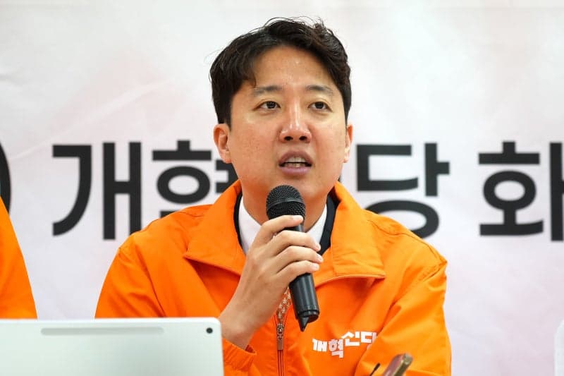 매불쇼 최욱 "일베, 전두환식 탱크로 밀어버려야" 이준석 "李대통령, 퇴출 선동해야"