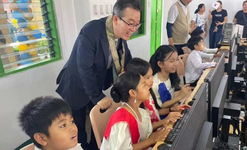 코레일 노사, 필리핀 학교에 '교육용 PC' 30대 기부