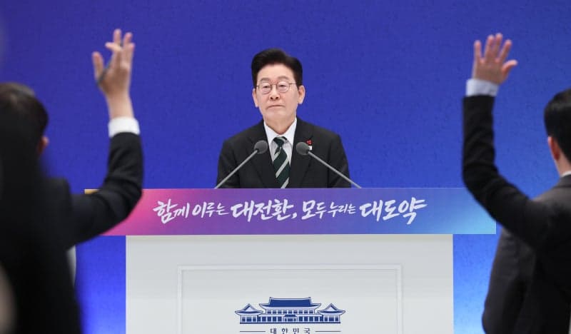 이재명 대통령 취임 1년, 광폭 소통·외교 행보