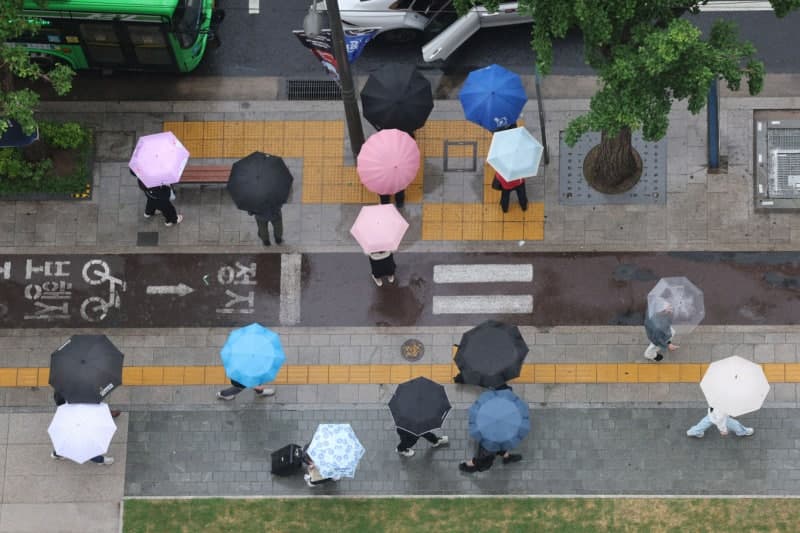 일요일 전국 곳곳 비 소식…낮 최고 29도, 미세먼지 '좋음'