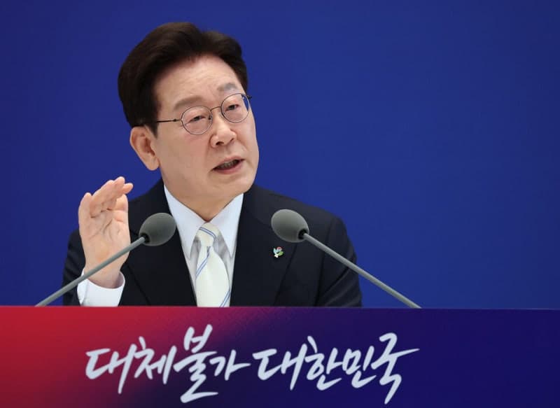 이 대통령, 초과세수 미래 투자, 초과이윤 신중 접근