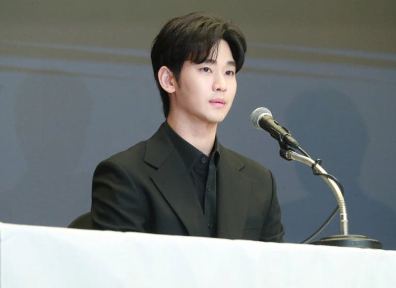 김수현, 1년 만에 활동 재개…'김세의 구속' 영향 미칠까