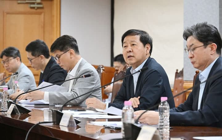 정부 "원화 약세 편승한 투기적 거래 엄단" 경고, 은행권에 내부통제 강화 주문
