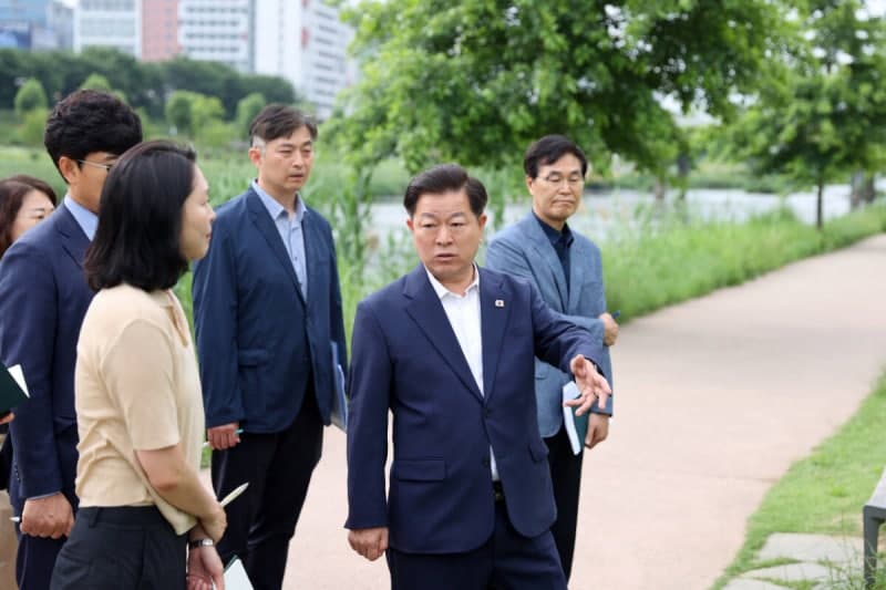 박승원 광명시장, 민선 9기 첫 행보는 '시민 안전'…안양천 현장 점검