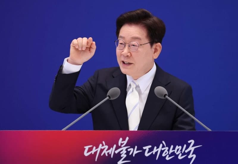이 대통령 "언론 팩트 조작은 중범죄…특별한 보호에 상응하는 책임 져야"
