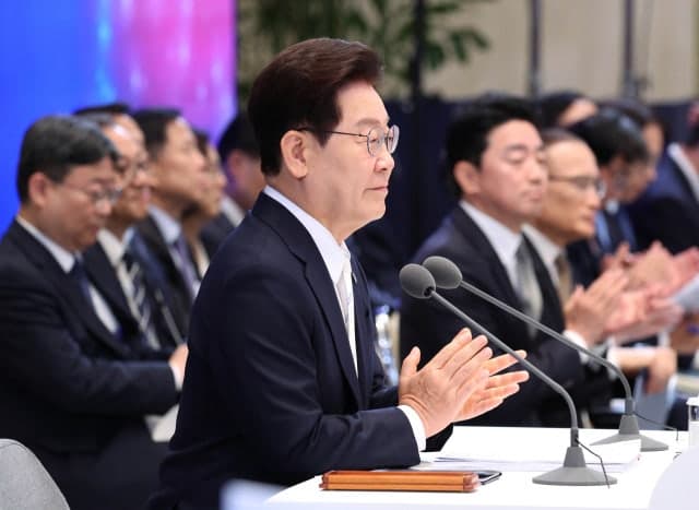 이재명 대통령 "초격차 산업 강국으로...대규모 투자 곧 공개"