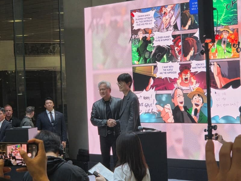 젠슨 황 “네이버, 10배 더 큰 회사 될 것”…AI 팩토리·로봇 협력