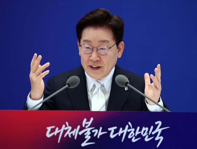 李대통령 "주식시장 아직 저평가…비정상의 정상화 과정"