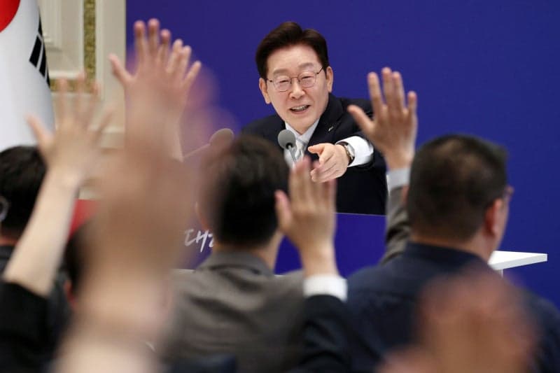 이 대통령 "지선 결과 성공은 아냐…그릇이 돼야" 민주당에 쓴소리