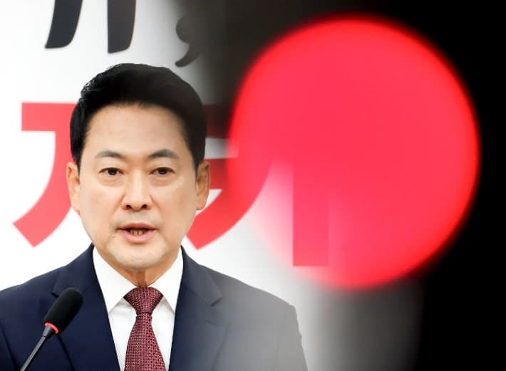 장동혁, '재선거' 외치며 선관위 총공세…국힘 지지율 급등에 거취 복잡