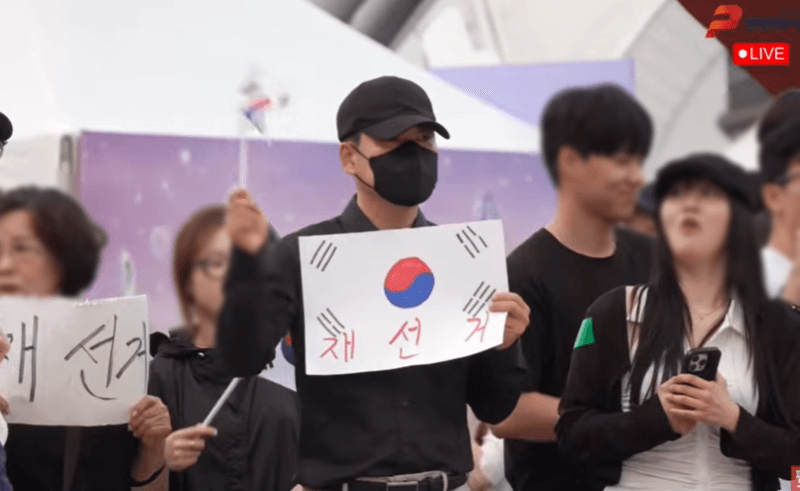 장동혁, 재선거 시위서 포착…당내 "비겁한 행위" "패배 책임부터" 비판