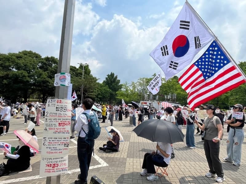 잠실 개표소 봉쇄 나흘째, 핸드볼 국대 선수·외신기자도 '봉변'
