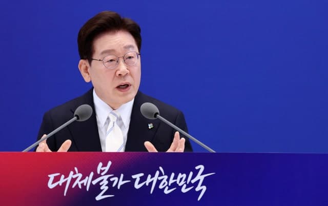이 대통령 "초과이윤 논쟁 신중해야…국제적 단위 논의 필요"