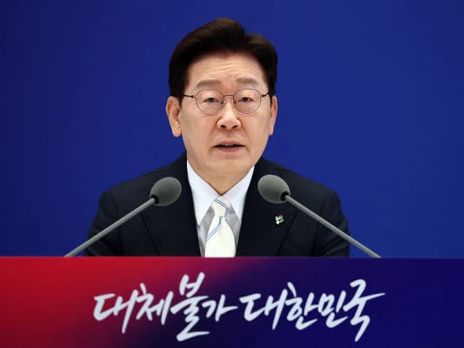 與 "李 대통령 '대체 불가 대한민국' 전폭 응답"...탁월한 소통 능력 호평