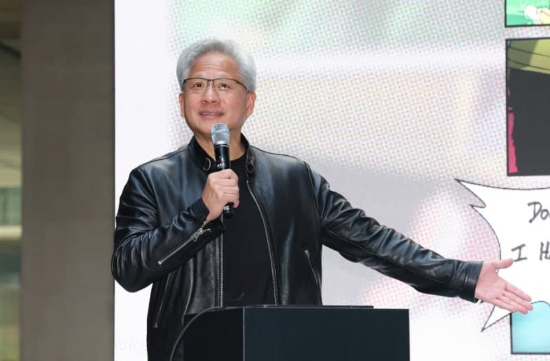 "젠슨 황 효과" 네이버·SK텔레콤 동반 강세… 폭락장 이긴 엔비디아 동맹