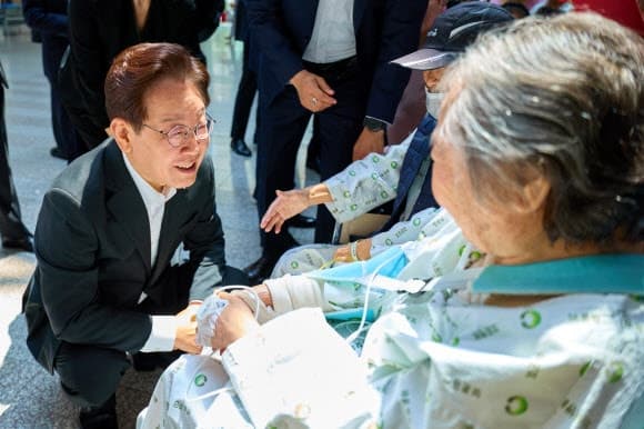 지방선거 후 李대통령 지지도 하락, 여야 오차범위 접전