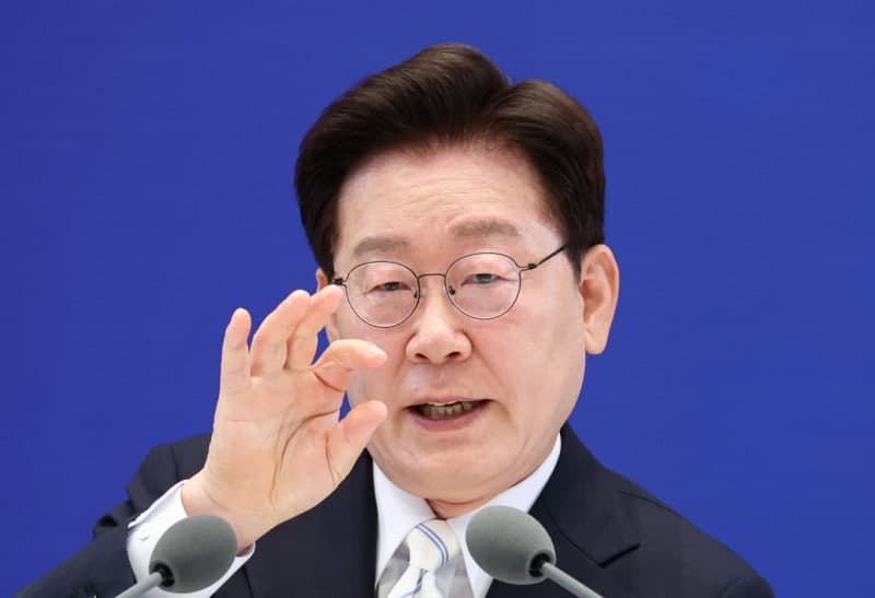 이재명 대통령 "北비핵화, 단계적 접근 필요…핵잠 도입 등 결실에 최선 다할 것"