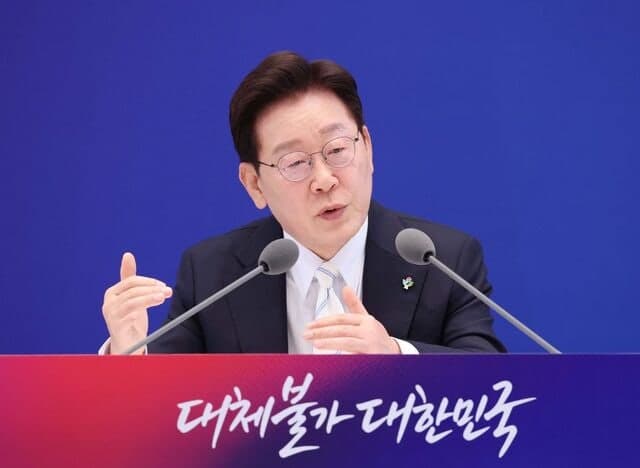 李대통령 "지방선거 성적, 국민들 경고라고 생각…납득할 수 없는 상황 벌어져"