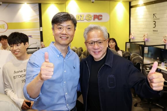 크래프톤 장병규 의장, 젠슨 황 엔비디아 CEO와 PC방 회동…'펍지'로 다진 동맹 AI 넘어 로봇까지
